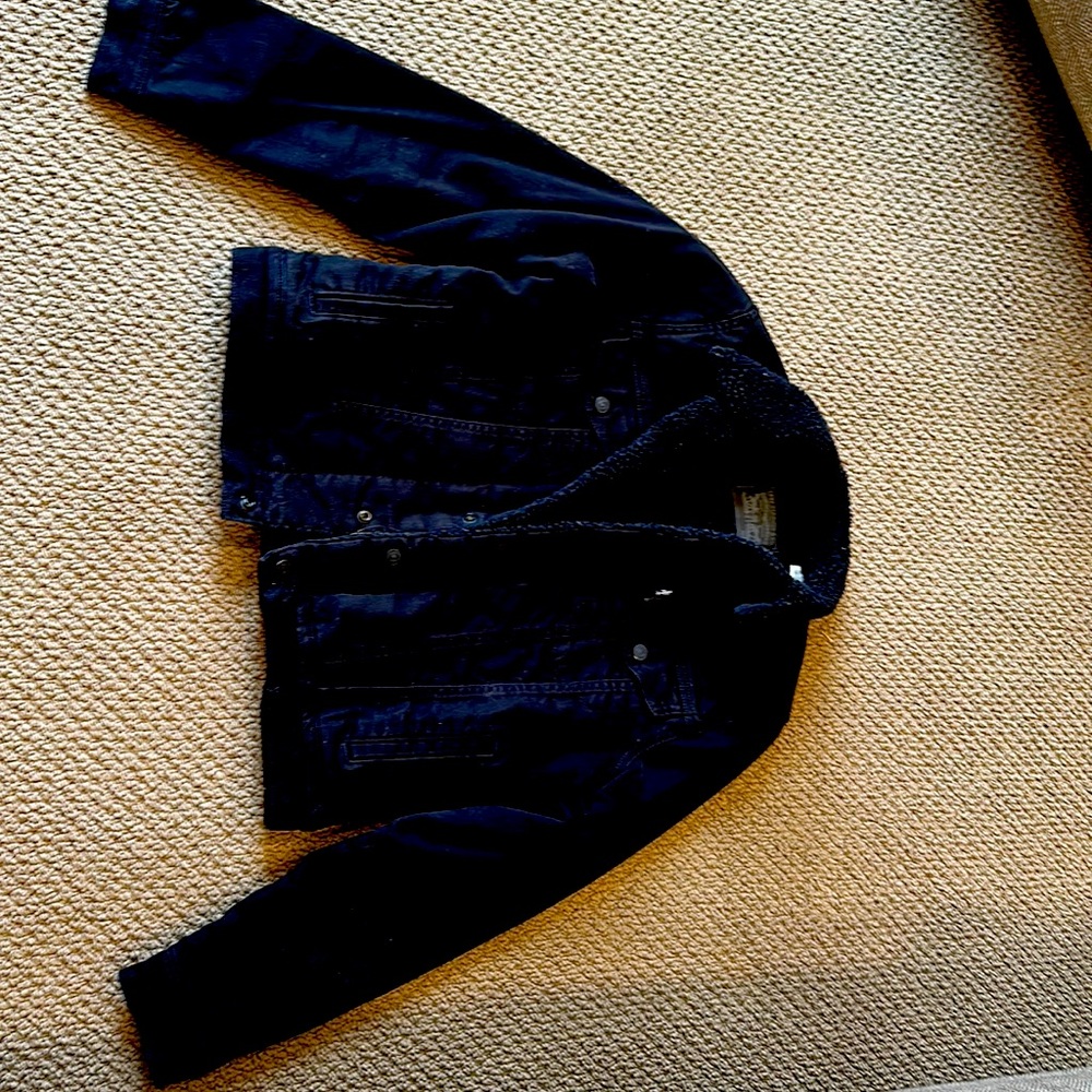 Levi Strauss women’s black jacket with faux lining